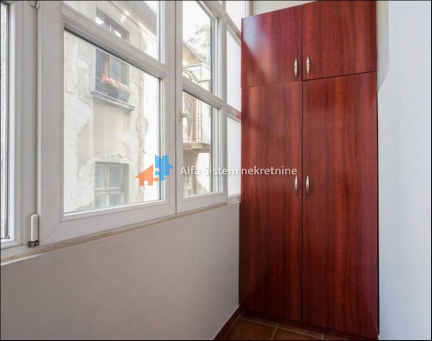 Izdavanje: Trosoban stan 80 m², Savski venac – Beograd