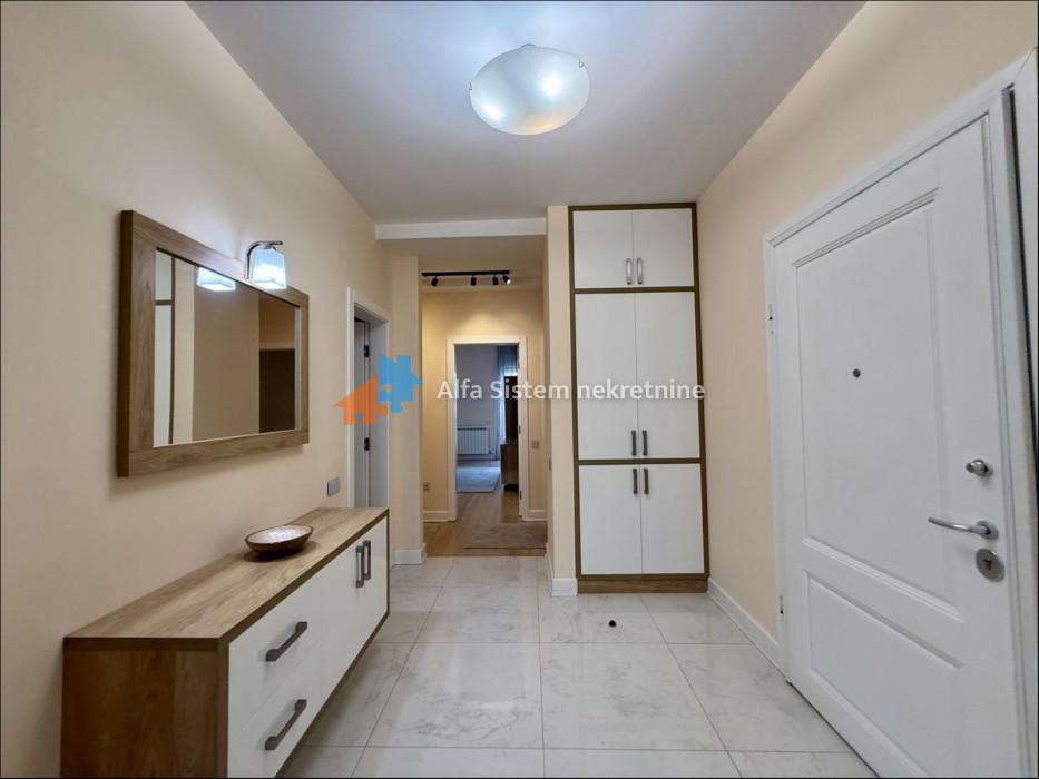 Izdavanje: Četvorosoban stan 185 m², Vračar – Beograd