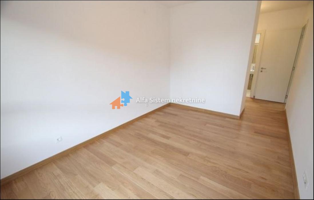Izdavanje: Četvorosoban stan 105 m², Novi Beograd – Beograd