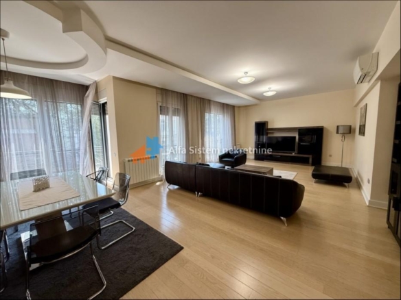 Izdavanje: Četvorosoban stan 185 m², Vračar – Beograd