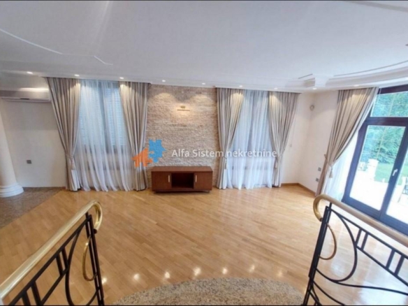 Izdavanje: Kuća 300 m², Voždovac – Beograd