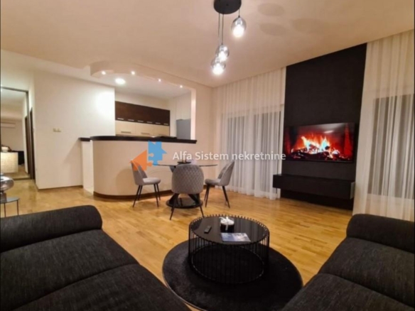 Izdavanje: Trosoban stan 86 m², Savski venac – Beograd