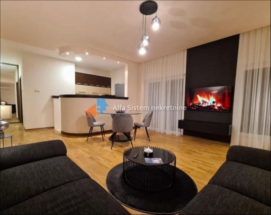 Izdavanje: Trosoban stan 86 m², Savski venac – Beograd