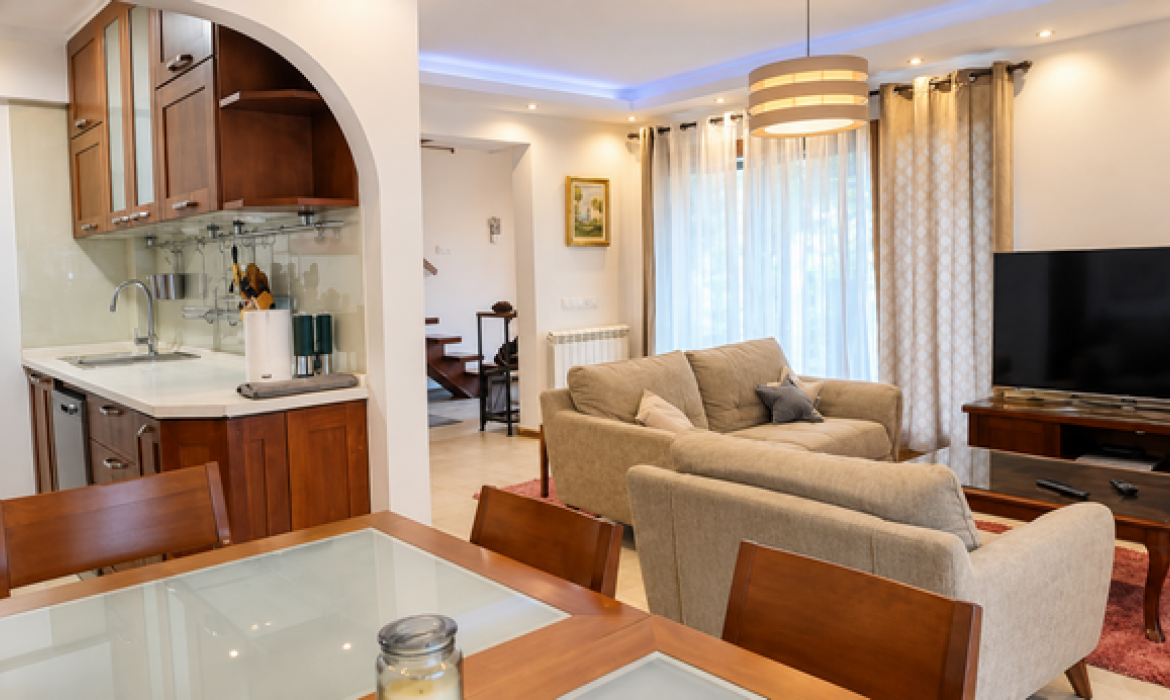 Izdavanje: Četvorosoban stan 115 m², Dedinje – Beograd