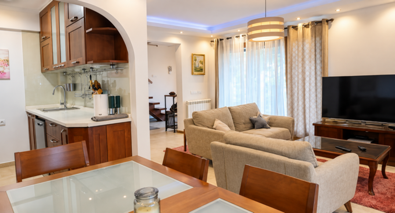 Izdavanje: Četvorosoban stan 115 m², Dedinje – Beograd Izdavanje: Četvorosoban stan 115 m², Dedinje – Beograd