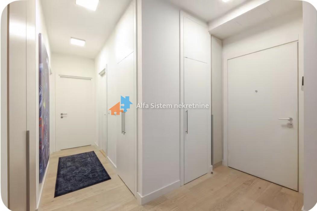 Izdavanje: Trosoban stan 77 m², Beograd na vodi – Beograd