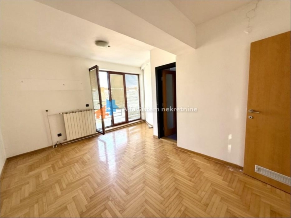 Izdavanje: Šestosoban stan 207 m², Vračar – Beograd