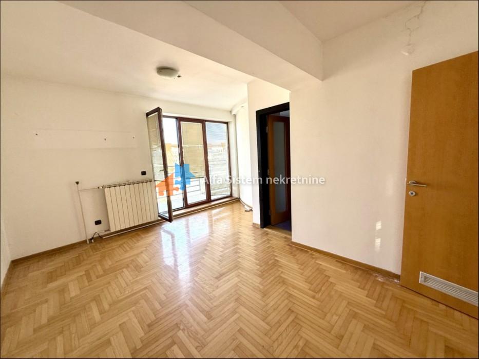 Izdavanje: Šestosoban stan 207 m², Vračar – Beograd