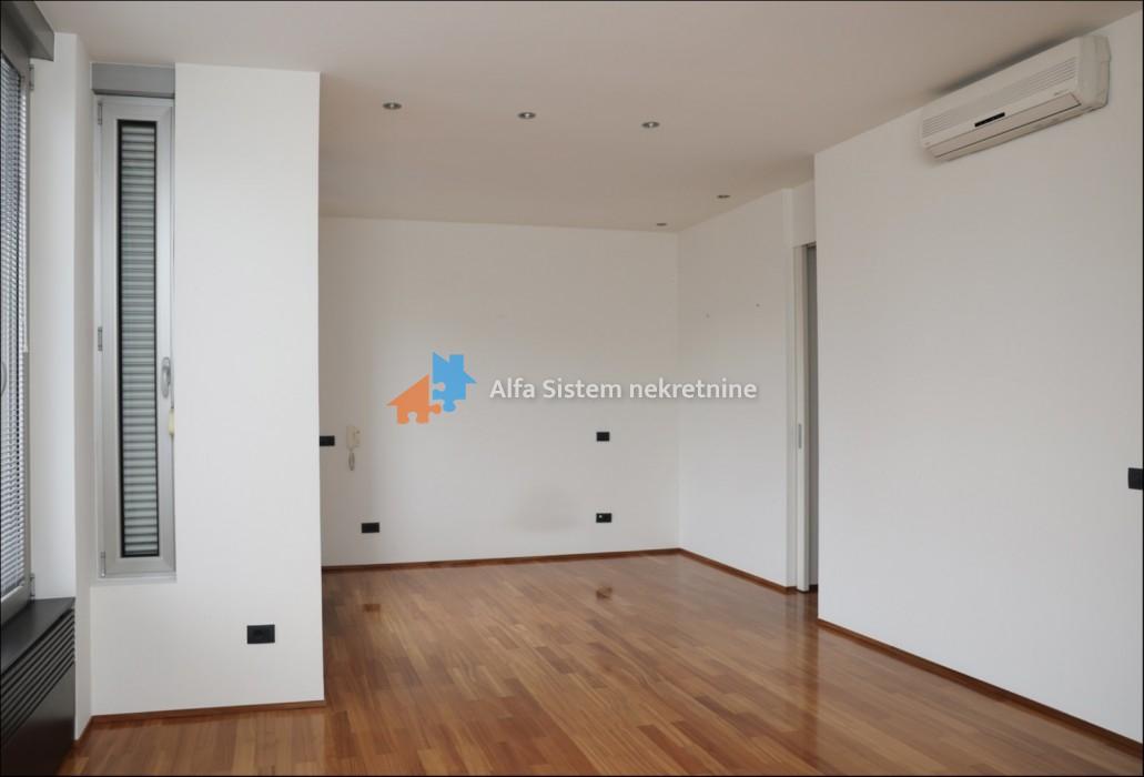 Izdavanje: Petosoban stan 176 m², Vračar – Beograd