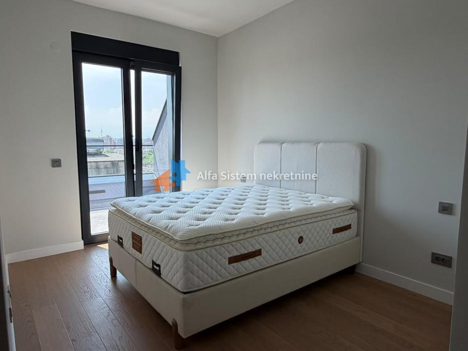 Izdavanje: Četvorosoban stan 135 m², Novi Beograd – Beograd