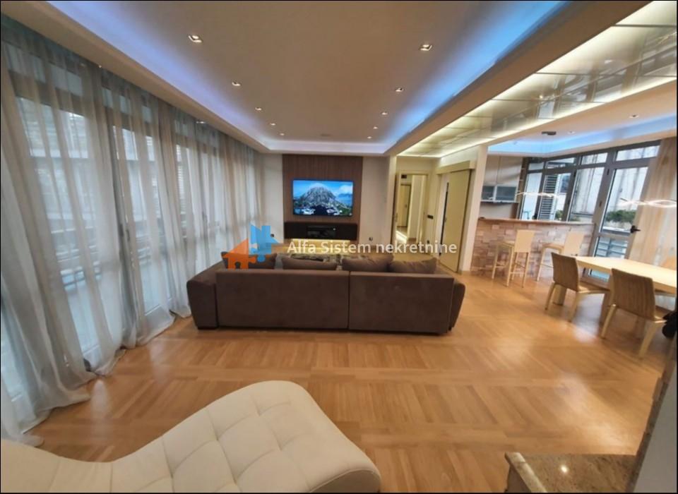 Izdavanje: Četvorosoban stan 148 m², Savski venac – Beograd