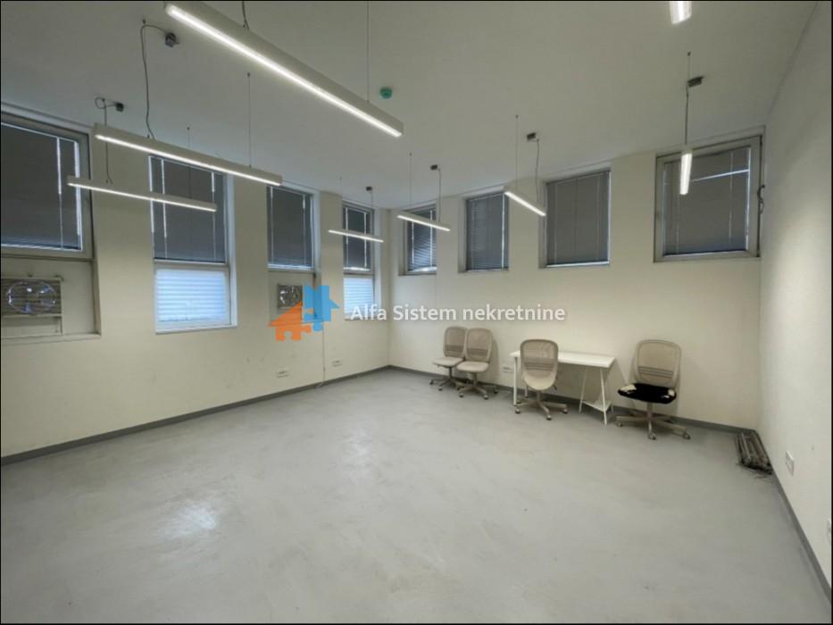 Izdavanje: Poslovni prostor 1000 m², Voždovac – Beograd