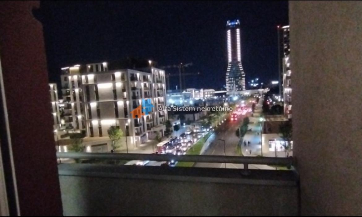 Izdavanje: Četvorosoban stan 80 m², Savski venac – Beograd