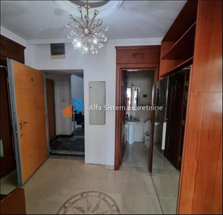 Izdavanje: Dvoiposoban stan 120 m², Stari grad – Beograd