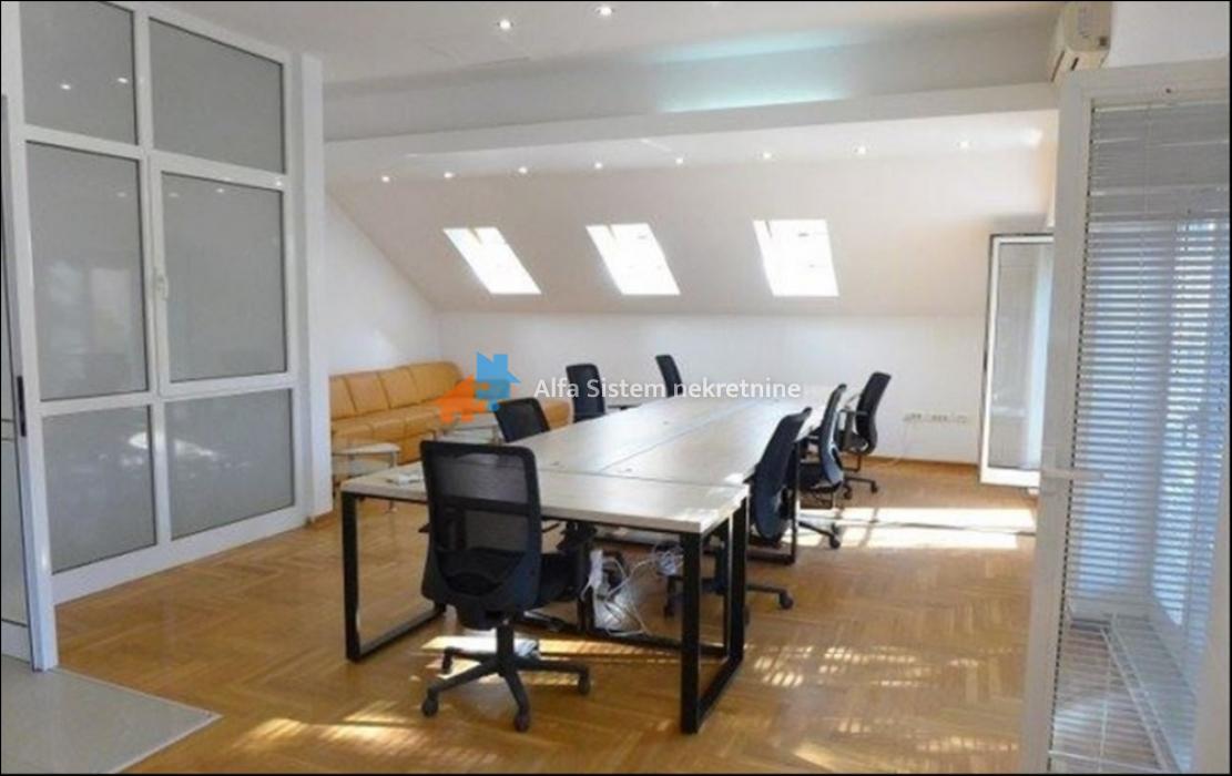 Izdavanje: Kuća 300 m², Banovo brdo – Beograd