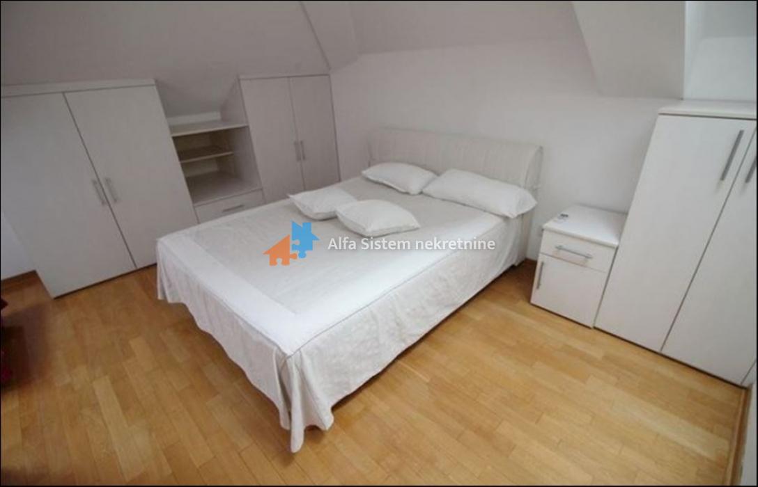 Izdavanje: Četvorosoban stan 157 m², Savski venac – Beograd