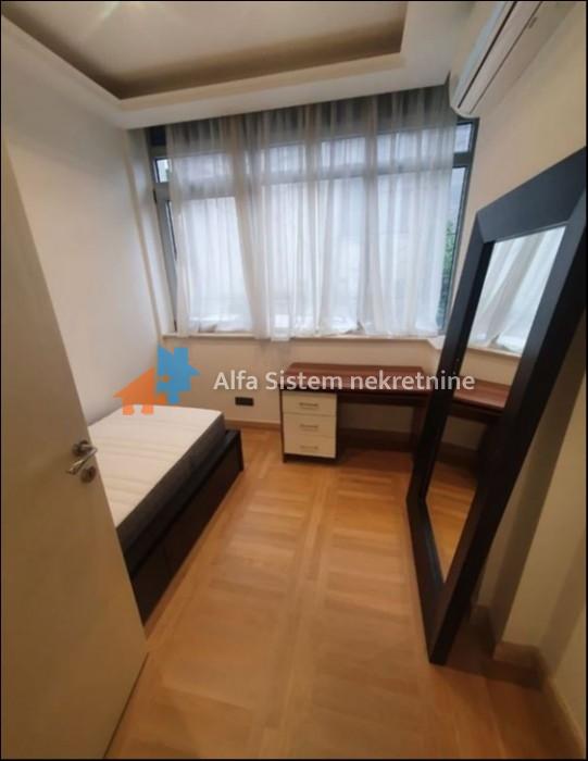 Izdavanje: Četvorosoban stan 148 m², Savski venac – Beograd