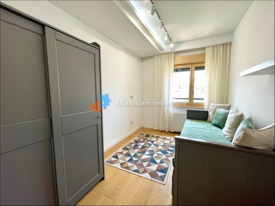 Izdavanje: Petosoban stan 240 m², Vračar – Beograd