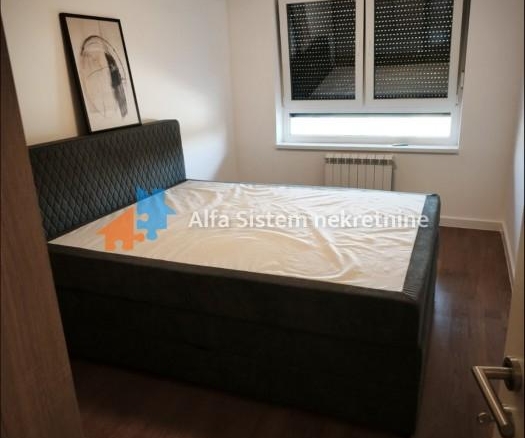 Izdavanje: Trosoban stan 72 m², Zemun – Beograd