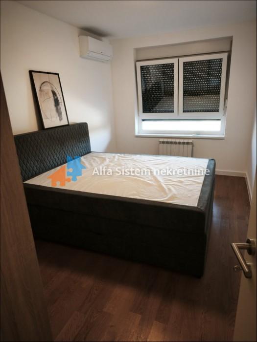 Izdavanje: Trosoban stan 72 m², Zemun – Beograd
