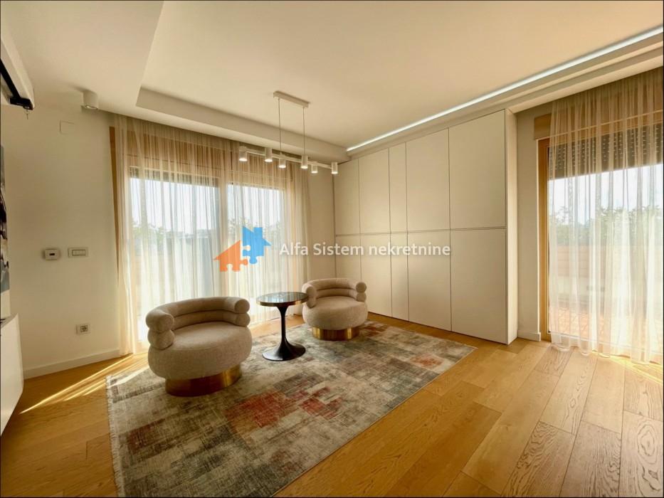 Izdavanje: Petosoban stan 240 m², Vračar – Beograd