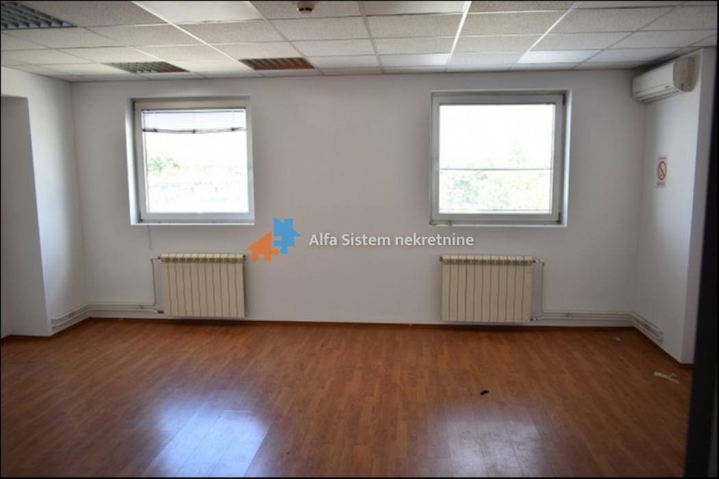 Izdavanje: Poslovni prostor 216 m², Zemun – Beograd