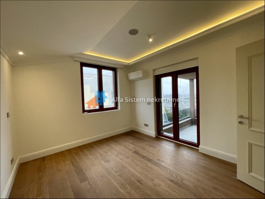 Izdavanje: Četvorosoban stan 174 m², Savski venac – Beograd