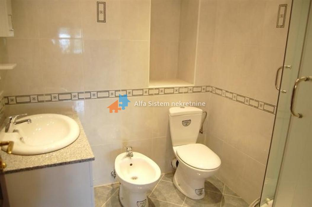 Izdavanje: Šestosoban stan 300 m², Savski venac – Beograd