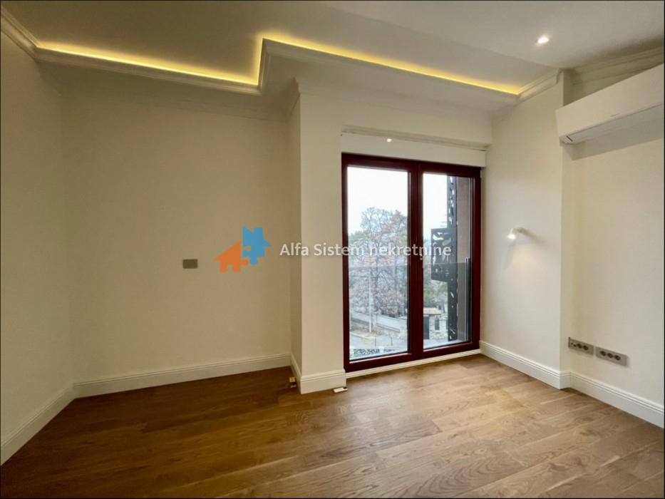 Izdavanje: Četvorosoban stan 174 m², Savski venac – Beograd