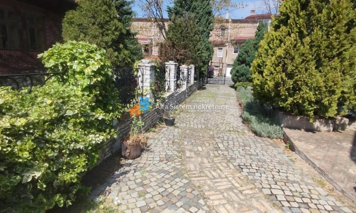 Izdavanje: Kuća 360 m², Voždovac – Beograd