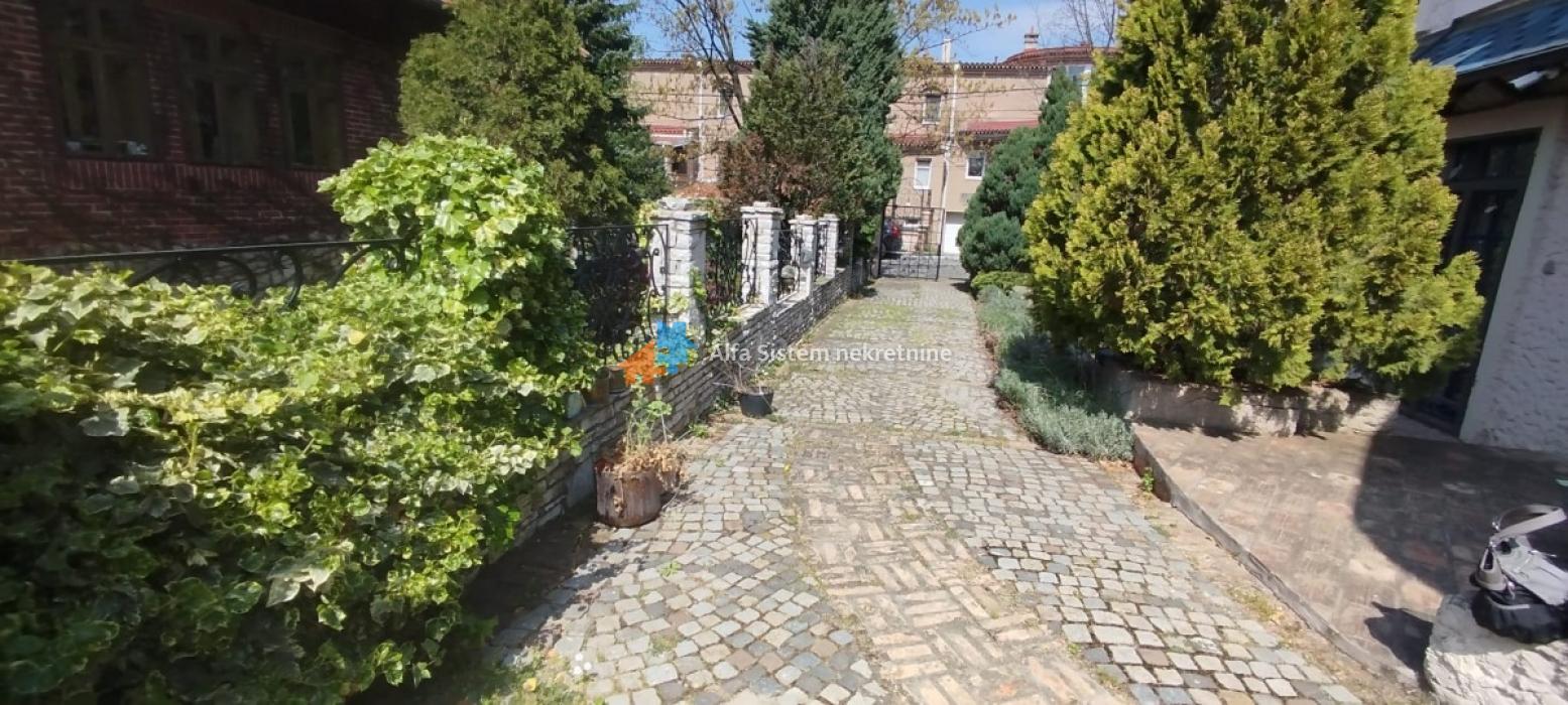 Izdavanje: Kuća 360 m², Voždovac – Beograd Izdavanje: Kuća 360 m², Voždovac – Beograd