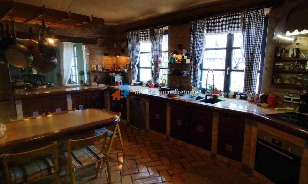 Izdavanje: Kuća 360 m², Voždovac – Beograd
