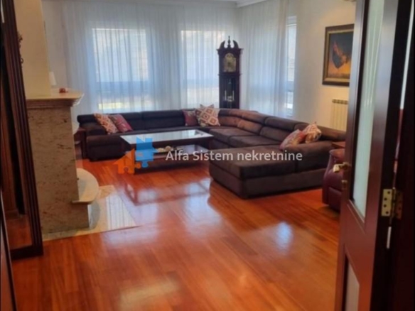 Izdavanje: Dvoiposoban stan 120 m², Stari grad – Beograd