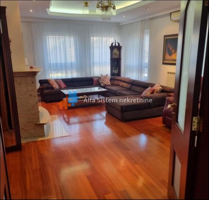 Izdavanje: Dvoiposoban stan 120 m², Stari grad – Beograd