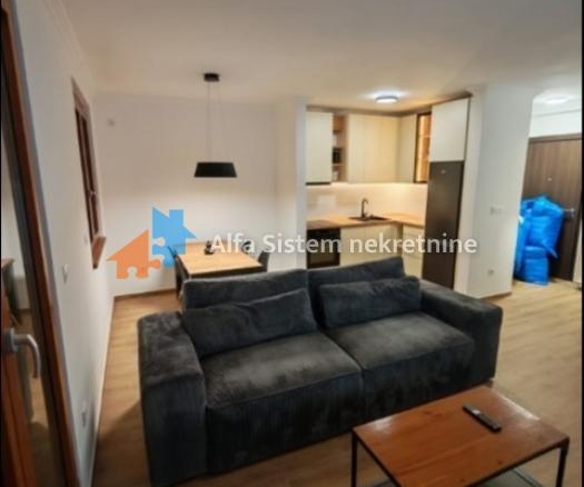 Izdavanje: Trosoban stan 77 m², Savski venac – Beograd
