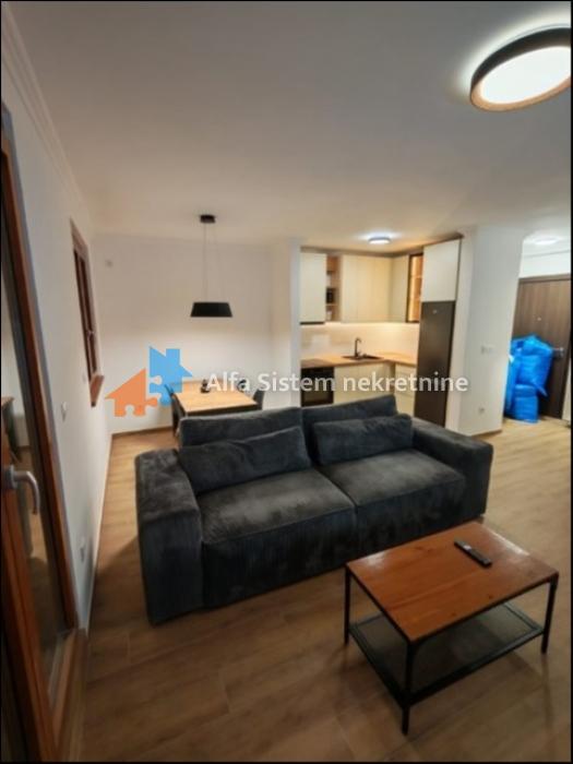 Izdavanje: Trosoban stan 77 m², Savski venac – Beograd
