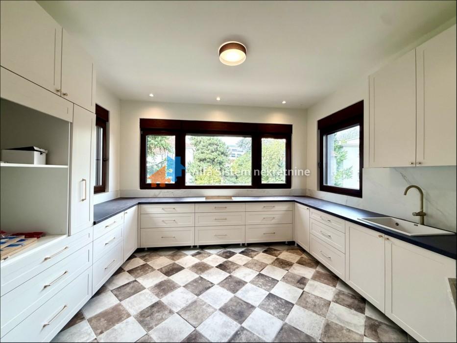 Izdavanje: Četvorosoban stan 123 m², Savski venac – Beograd