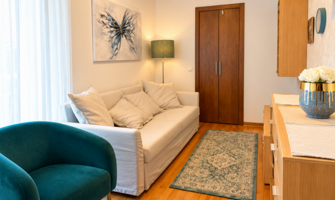 Izdavanje: Četvorosoban stan 115 m², Dedinje – Beograd