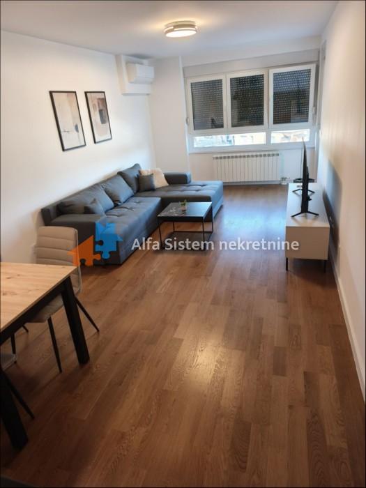 Izdavanje: Trosoban stan 72 m², Zemun – Beograd