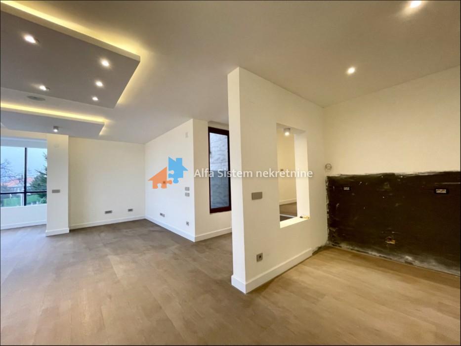 Izdavanje: Četvorosoban stan 174 m², Savski venac – Beograd