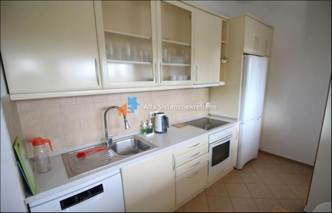 Izdavanje: Četvorosoban stan 157 m², Savski venac – Beograd