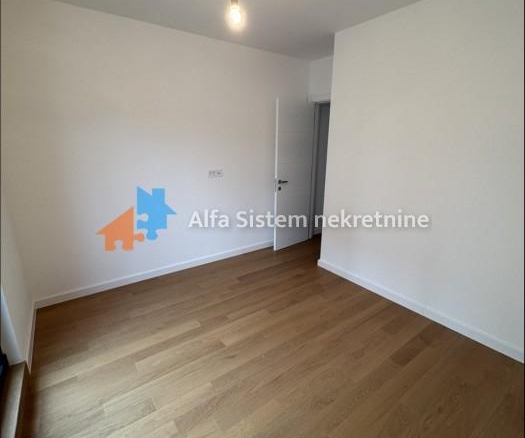 Izdavanje: Četvorosoban stan 120 m², Savski venac – Beograd
