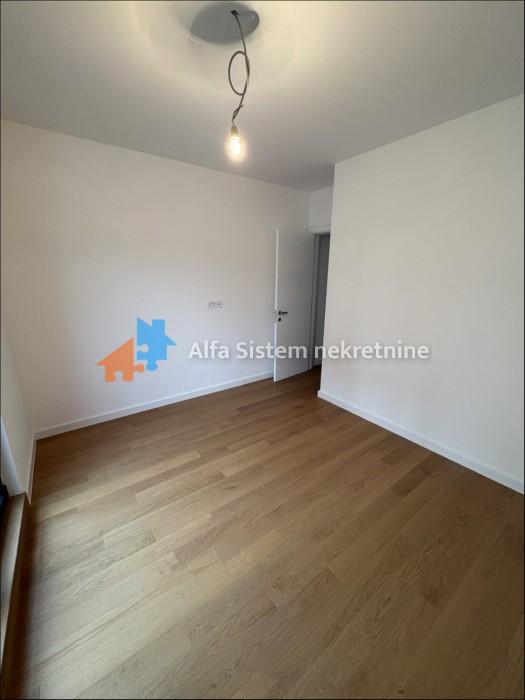 Izdavanje: Četvorosoban stan 120 m², Savski venac – Beograd