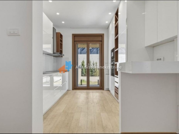 Izdavanje: Kuća 240 m², Dedinje – Beograd