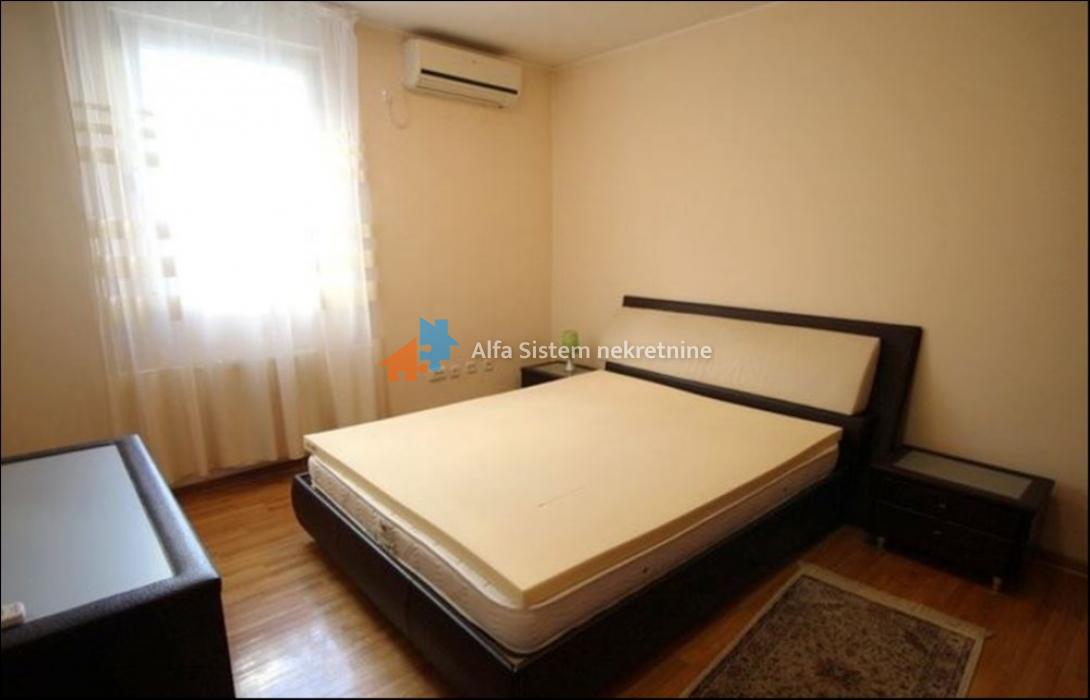 Izdavanje: Četvorosoban stan 127 m², Palilula – Beograd