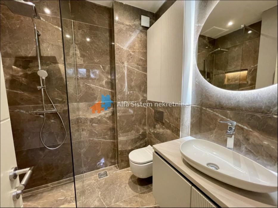 Izdavanje: Poslovni prostor 500 m², Senjak – Beograd