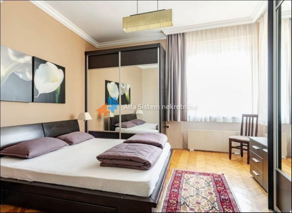 Izdavanje: Trosoban stan 80 m², Savski venac – Beograd