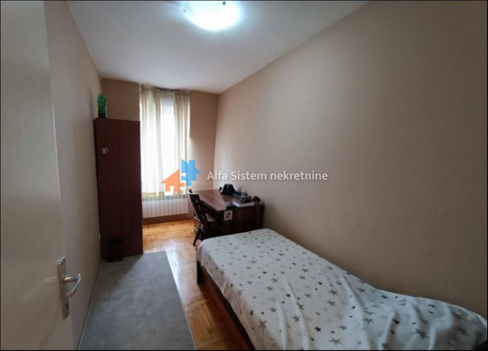 Izdavanje: Četvorosoban stan 100 m², Zvezdara – Beograd