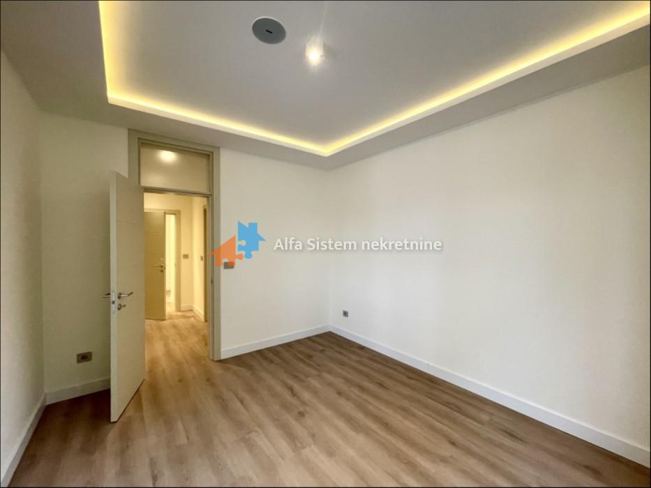 Izdavanje: Četvorosoban stan 153 m², Savski venac – Beograd
