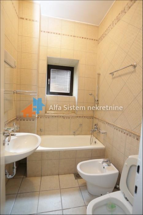 Izdavanje: Kuća 550 m², Voždovac – Beograd